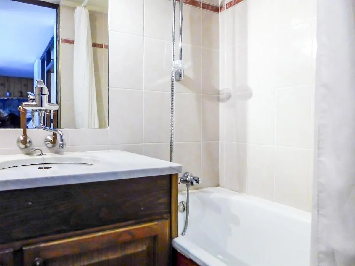 Apartment Grand Roc-4 By Interhome Chamonix 0*,
